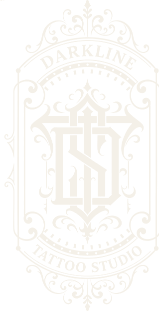 Het logo van Darkline Tattoo Studio